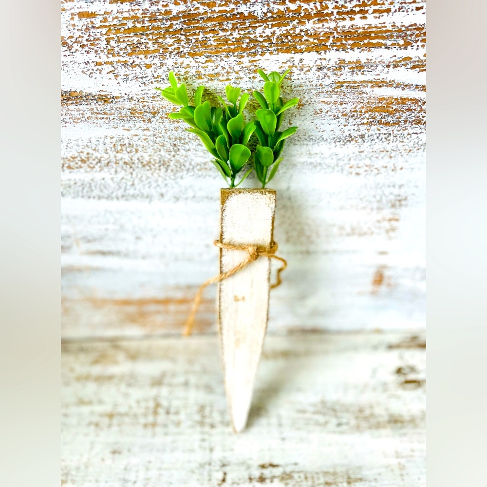 *White Large Rustic Wood Carrot